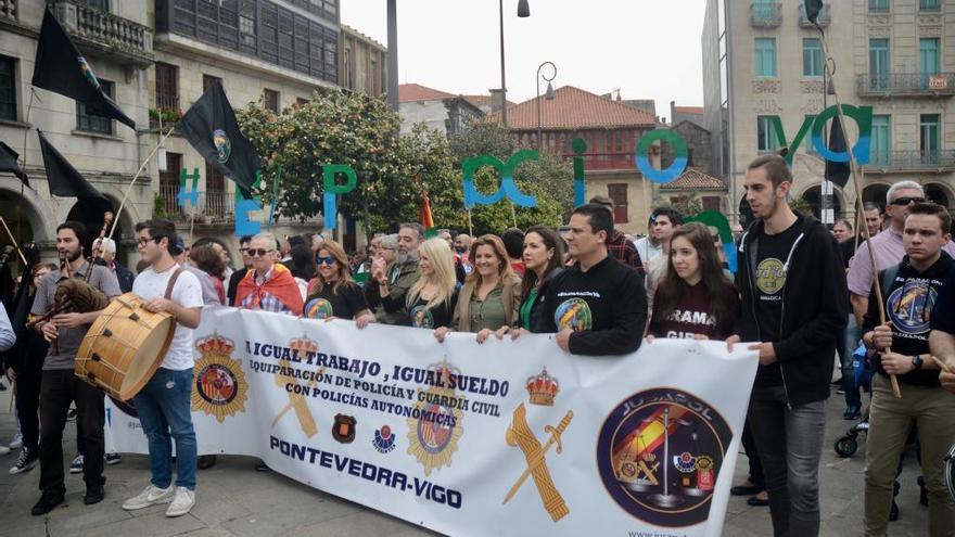 Policías y guardias civiles se manifiestan en Pontevedra por la equiparación salarial