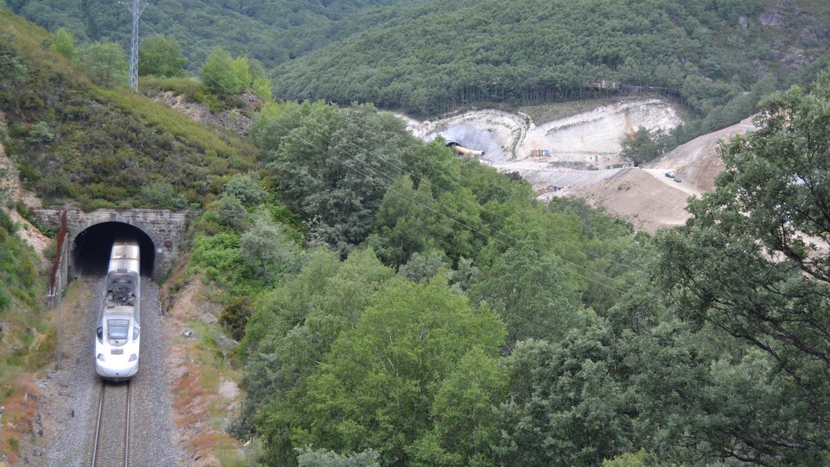 Tuneles antiguo y nuevo (cuando estaba en construcción) Túnel de Padornelo