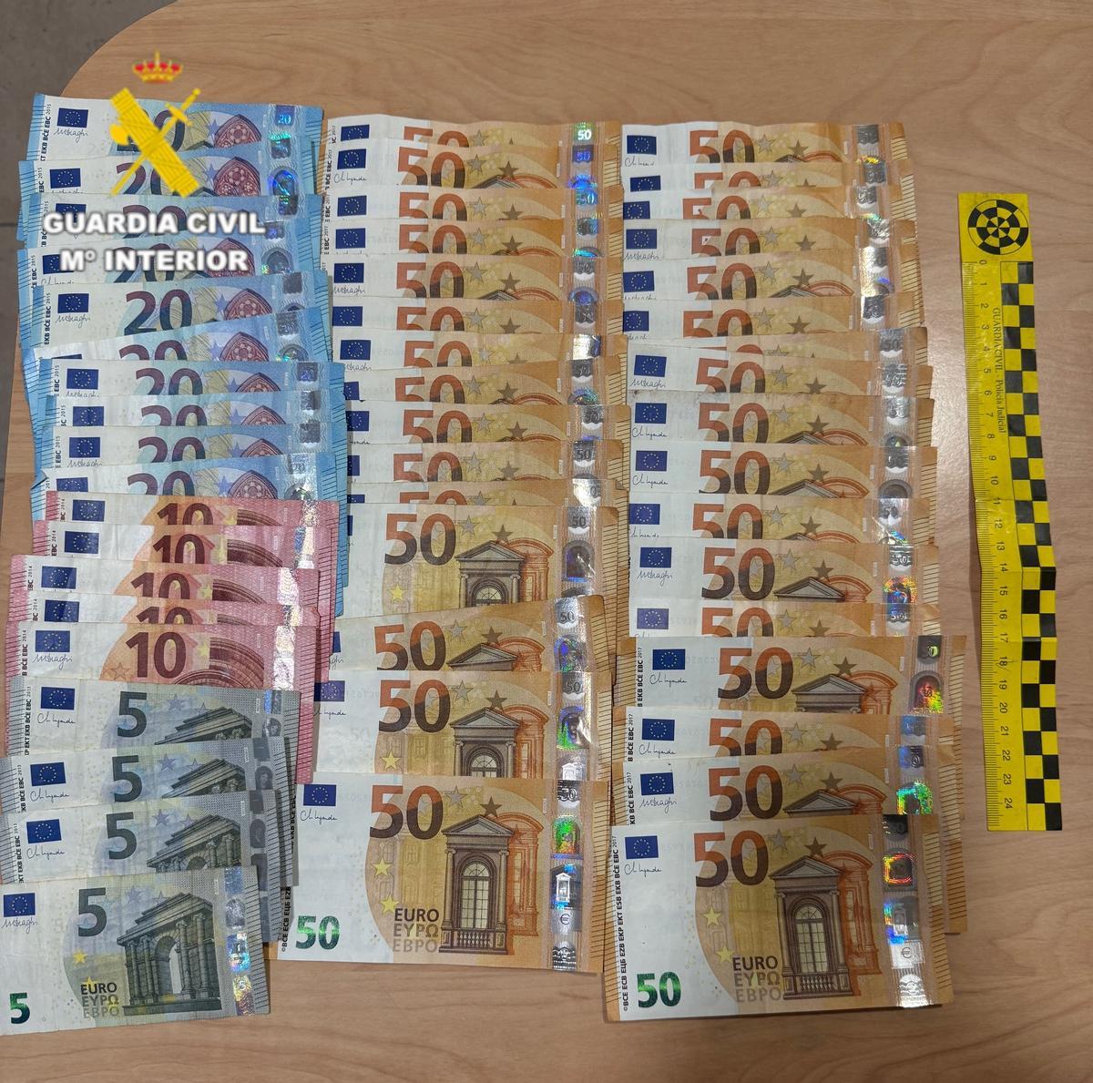 Dinero en efectivo incautado.