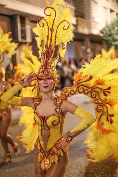 Instante del desfile del carnaval nocturno