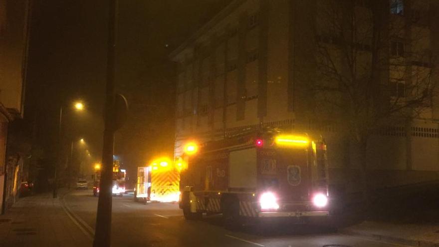 Incendio en la cocina de una vivienda en San Claudio (Oviedo)