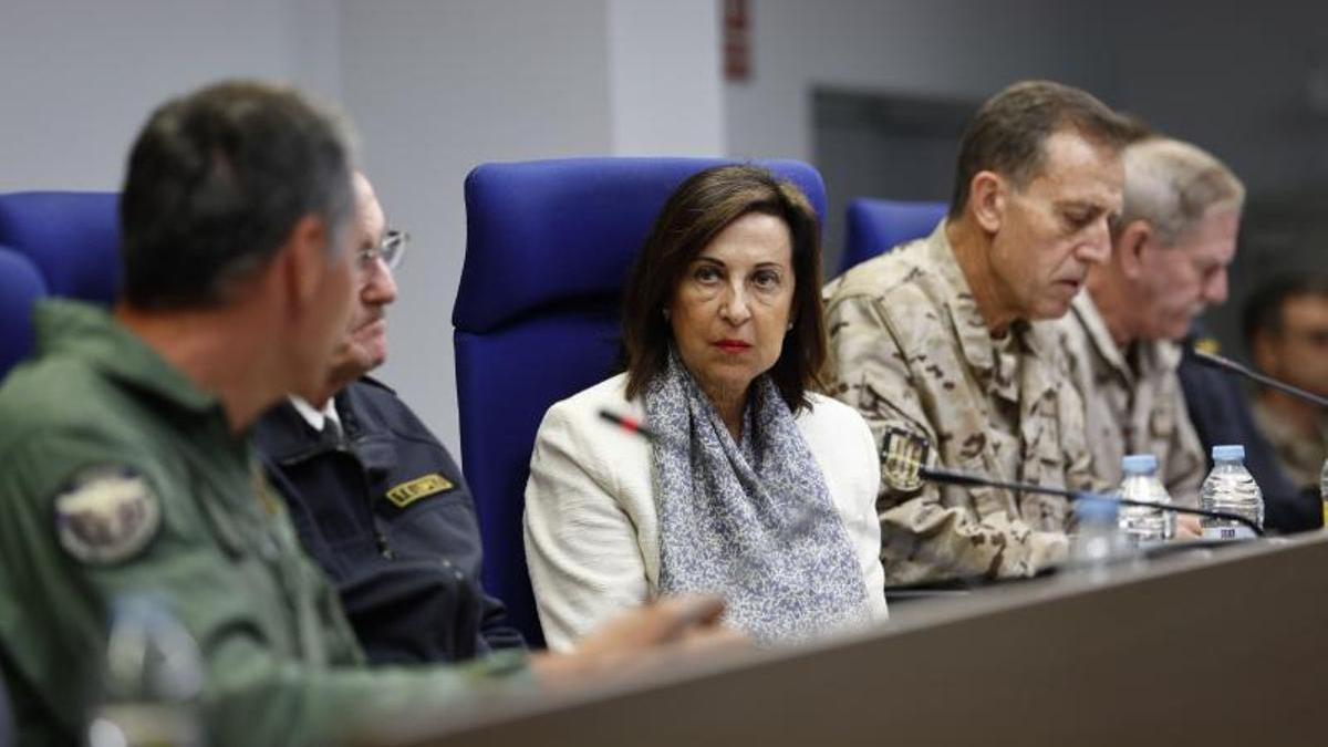La ministra de Defensa, Margarita Robles, durante su visita este viernes al Mando de Operaciones de las Fuerzas Armadas.