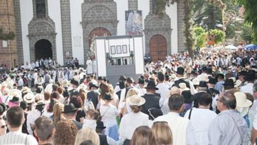 Teror acoge a miles de peregrinos en el centenario de la patrona