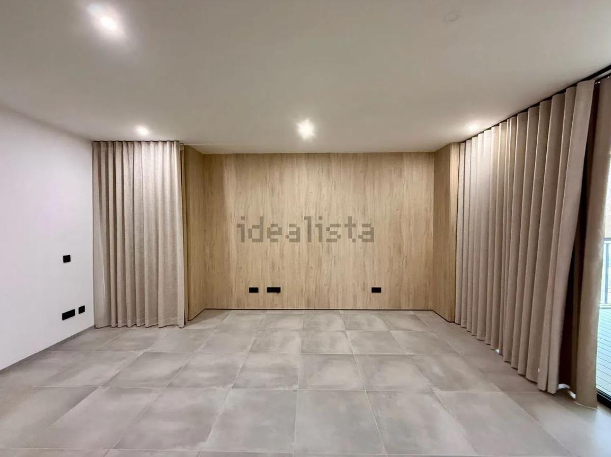 Una de las estancias con las cortinas cerradas.