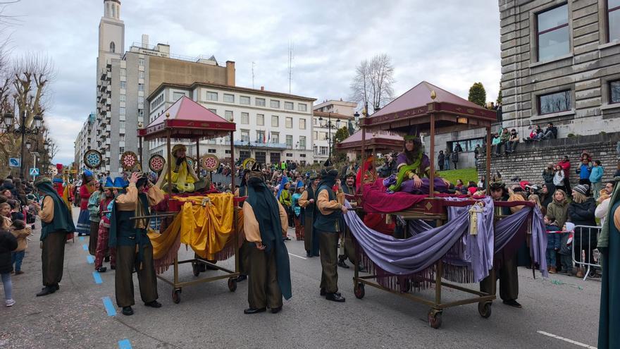 ¿Por qué no sonó la música en el primer tramo de la cabalgata de Reyes de Oviedo?: el ayuntamiento reserva un espacio para las personas con hipersensibilidad acústica