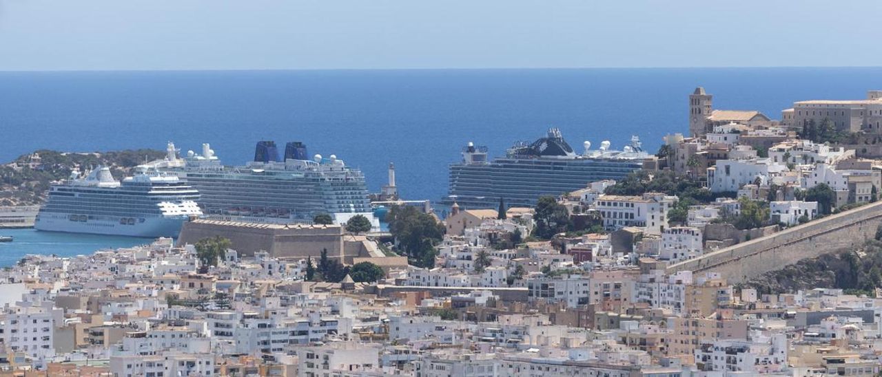 Una vista panorámica de la ciudad de Ibiza