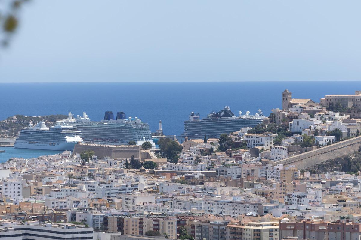 Una vista panorámica de la ciudad de Ibiza