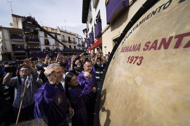 Los tambores rompen la hora en Calanda.