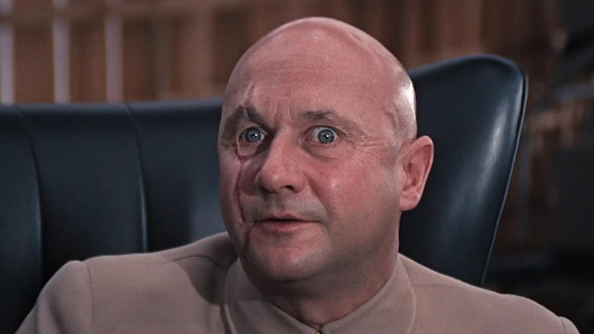 Blofeld, con la cara de Donald Pleasance, en 'Solo se vive dos veces'.