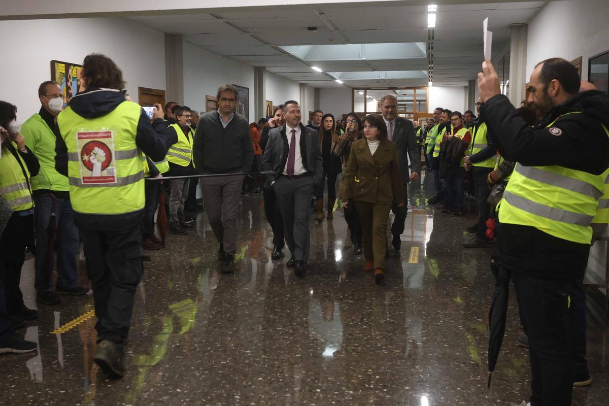 Protesta de los informáticos de la UPV durante el acto de cambio de presidencia de la conferencia de rectores.