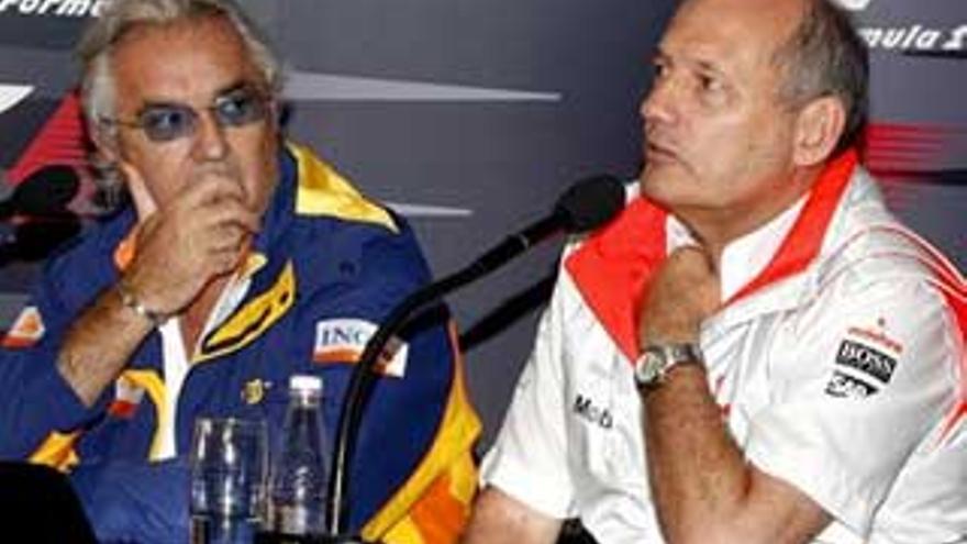 Briatore: &quot;Alonso siempre se ha encontrado obstáculos&quot;