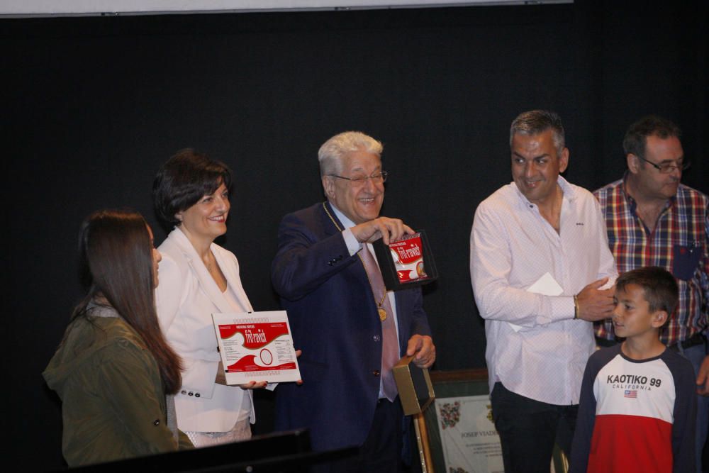 Josep Maria Viader rep la Medalla de la Vila de Maçanet