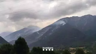 El incendio de sexta generación de la Alta Ribagorça sigue activo y pone en jaque el hábitat del oso y el urogallo