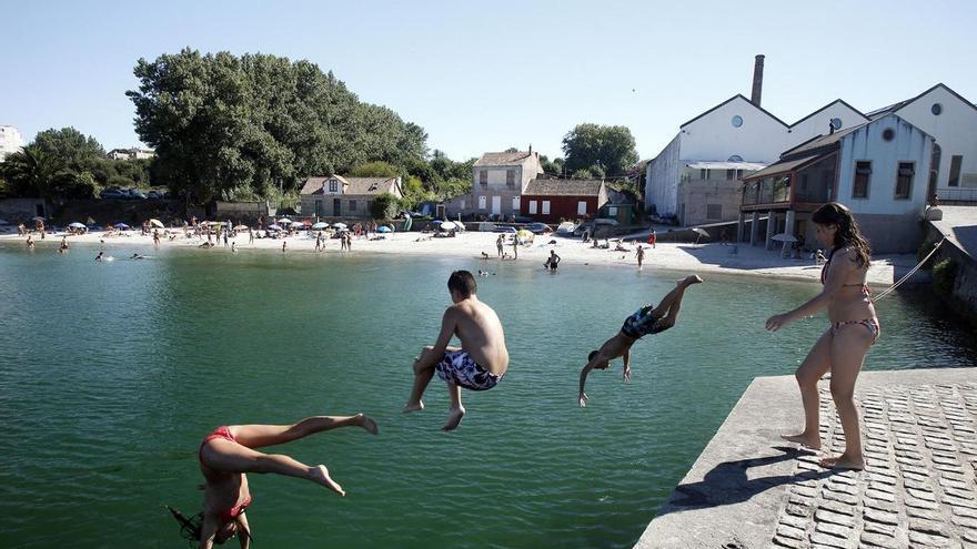 El Concello de Vigo le compra a Zona Franca dos parcelas para mejorar el acceso a la playa de O Cocho