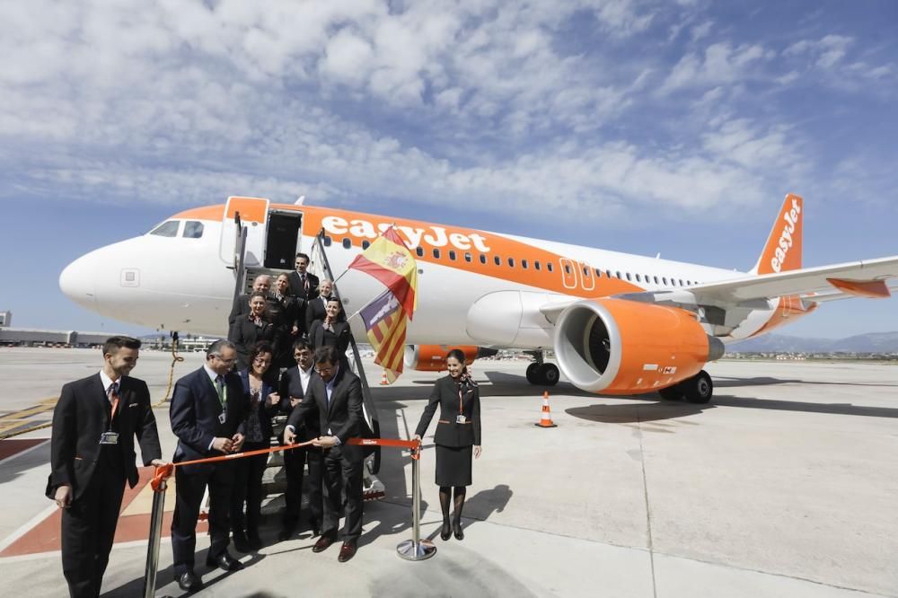 Die Fluglinie Easyjet hat am Donnerstag 23.(3.) offiziell ihre Sommerbasis auf dem Flughafen Palma de Mallorca eröffnet. Von März bis Oktober stationiert Easyjet auf der neuen Basis drei Maschinen vom Typ Airbus 319/320 auf Mallorca.