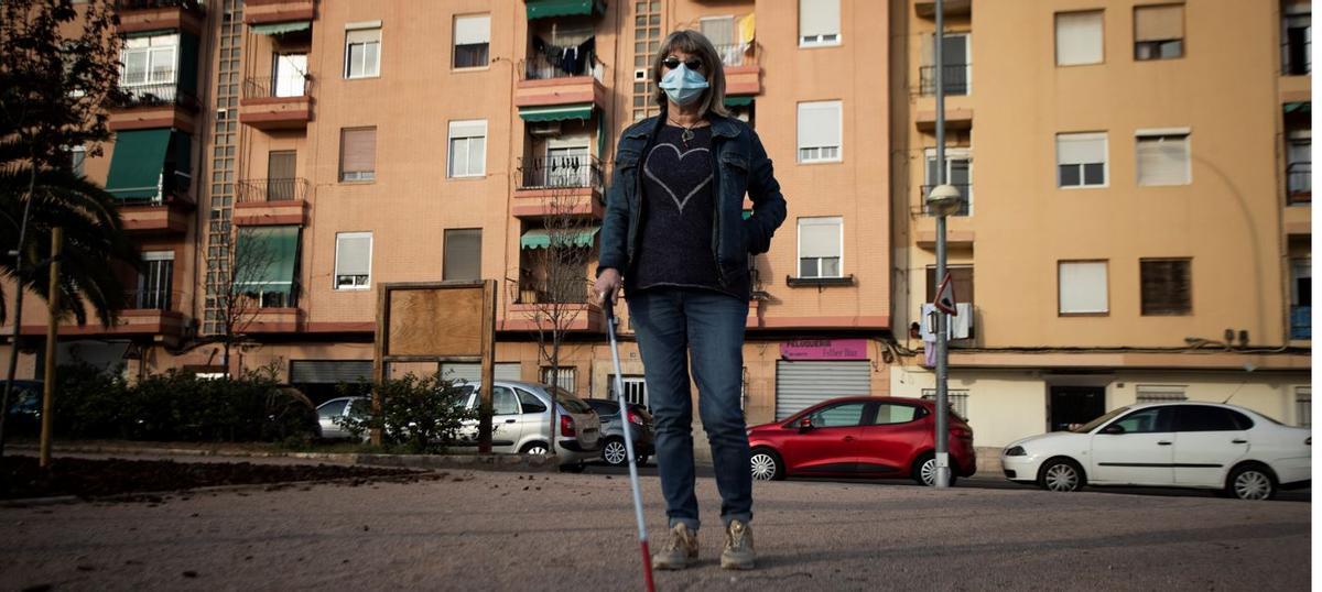 María José Faus es una madre de acogida en Paterna, denuncia retrasos en el pago de las ayudas cada año.