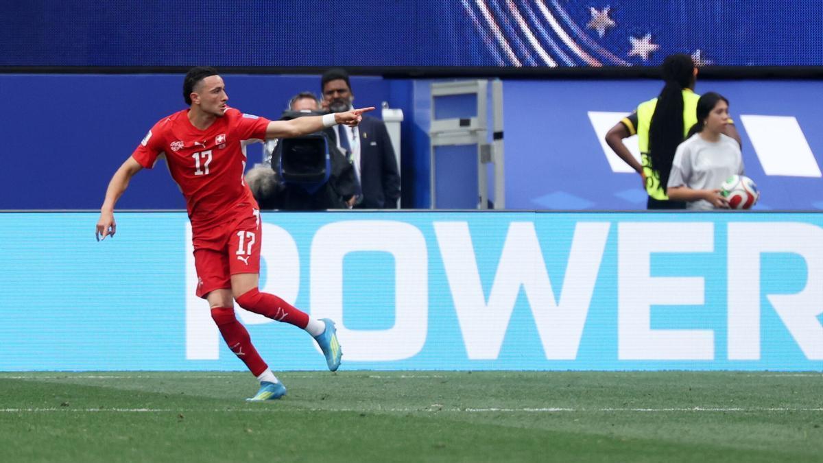 Rubén Vargas celebra el 2-0 de Suiza-Bosnia del Mundial 2026