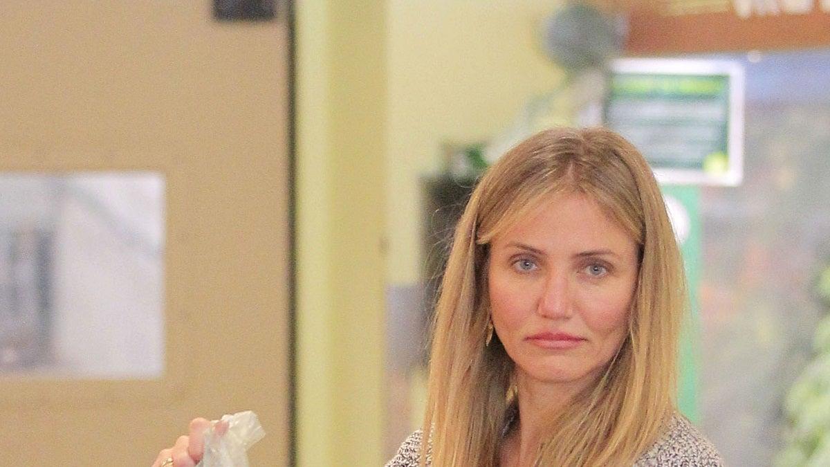 Cameron Diaz haciendo la compra en febrero de 2017