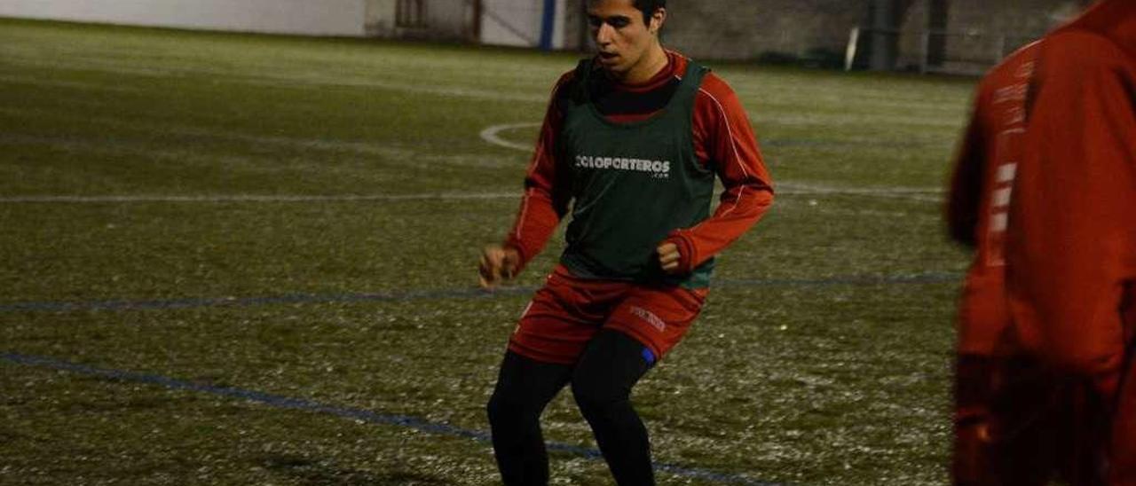 Viñas durante un entrenamiento de esta semana con el primer equipo. // Gonzalo Núñez