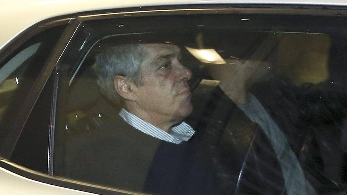 El ex primer ministro portugués José Sócrates en el momento de su detención.