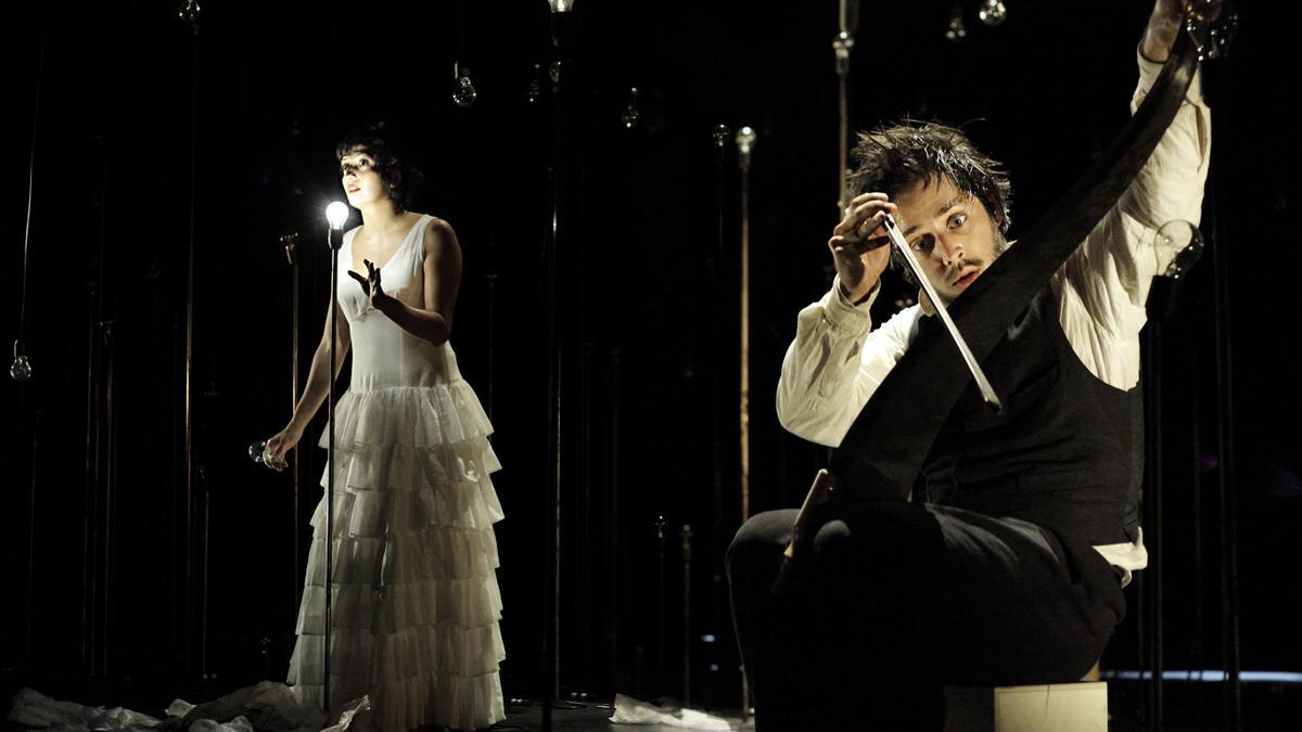 ‘Bianco su bianco’, instante del espectáculo representado durante la celebración del Mapas Fest.