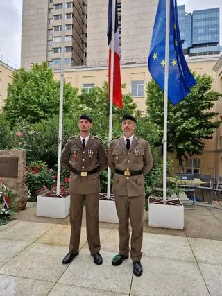 Dos militares de la Brigada Guzmán el Bueno X reciben una condecoración de Francia por su labor en París 2024