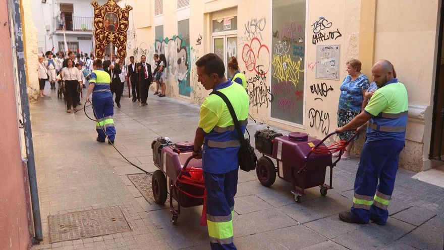 Desde este jueves habrá más operarios en las calles para el servicio de limpieza.