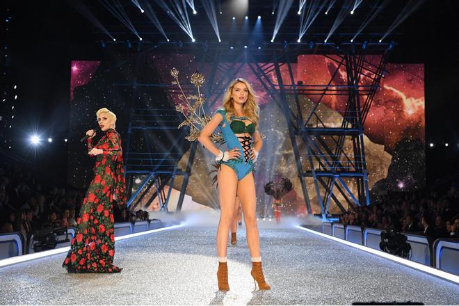 Victoria's Secret Fashion Show 2016: Lady Gaga y Lily Donaldson