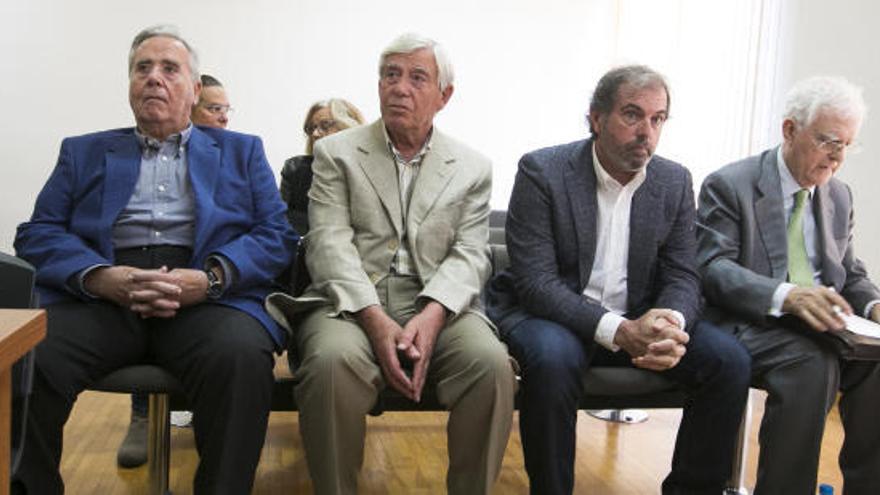 Luis Díaz Alperi, Antonio Solana, Javier Palacio y Antonio Moreno durante el juicio.