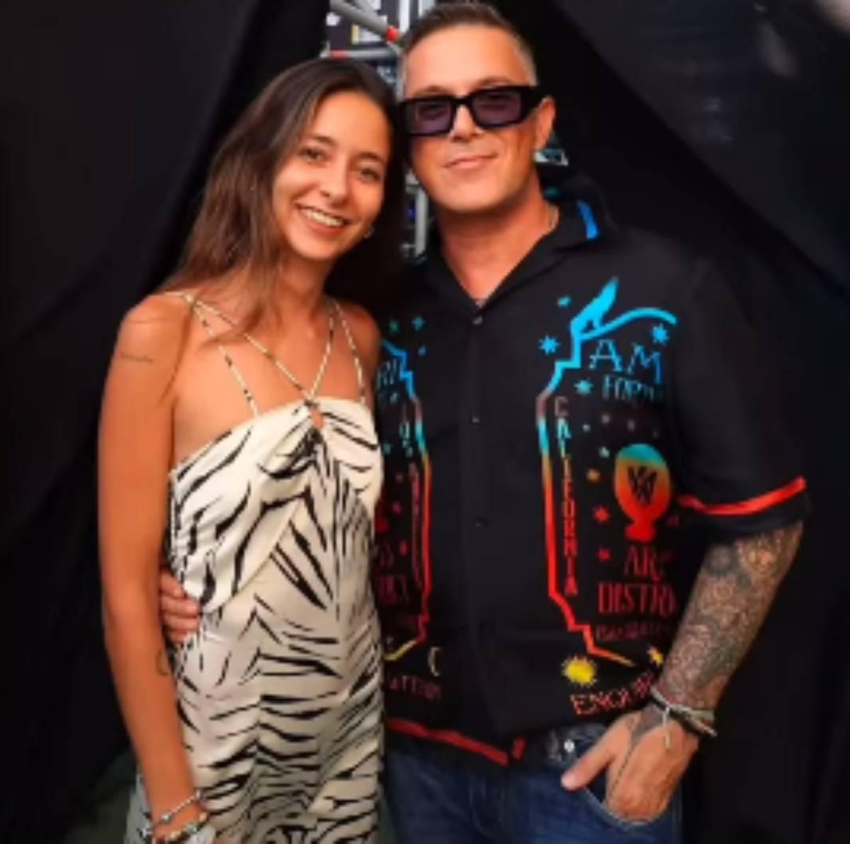 Alejandro Sanz e Ivet Playà mantuvieron una relación "especial" durante varios años, que comenzó con ella siendo su fan