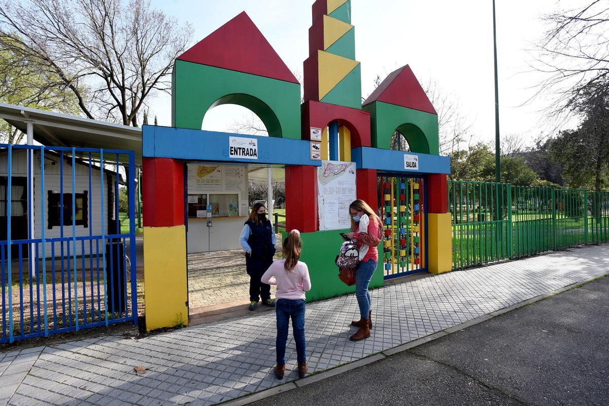 Acceso a la Ciudad de los Niños.