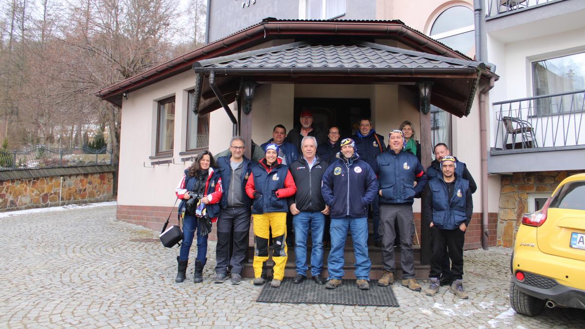 Grupo de voluntarios zamoranos que han entregado el material en Ucrania