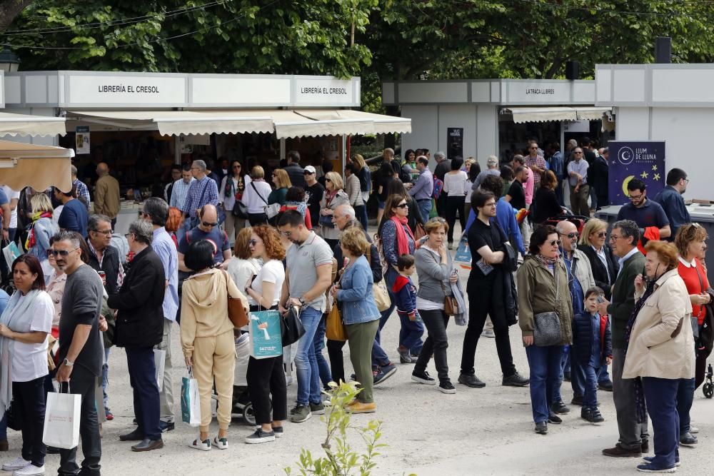 Ambiente en la Feria del Libro de València