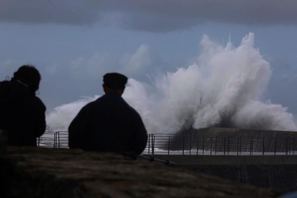 Temporal de olas en Viavélez