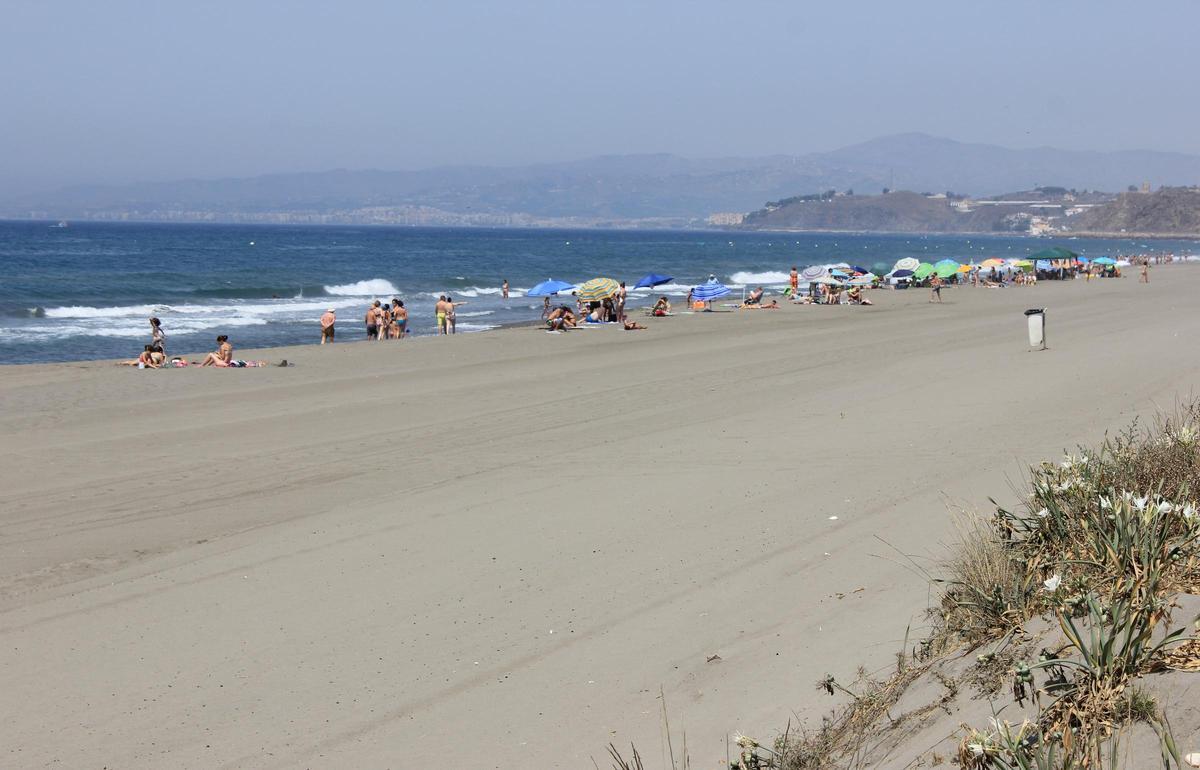 La playa del Cenicero, en Torrox, un litoral desconocido con 'Bandera Azul'
