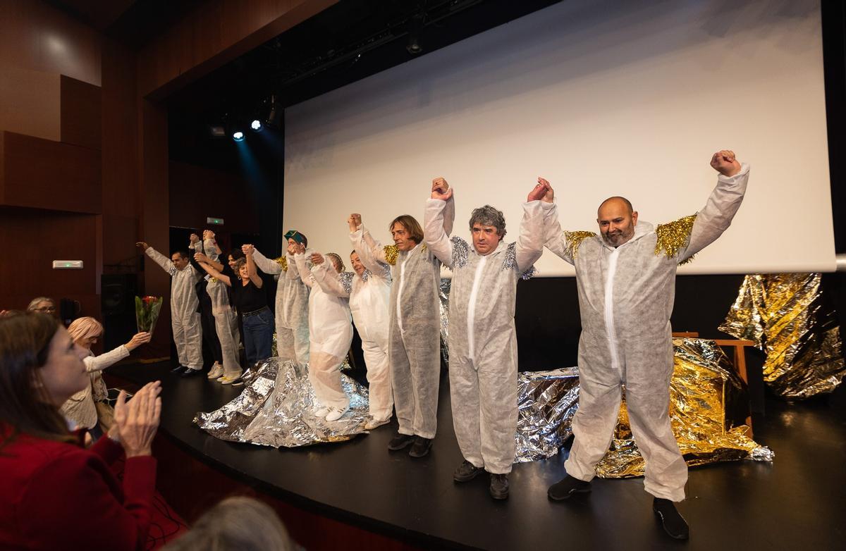 Espectáculo poético y musical a cargo de los usuarios.