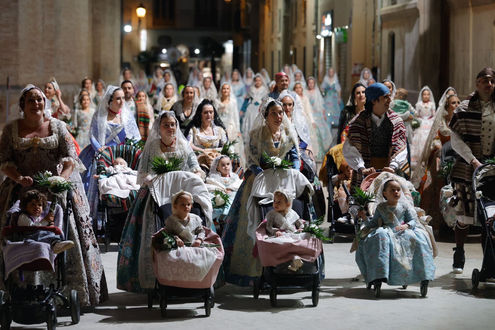Todas las fotos de la Ofrenda del 17 de marzo por la calle San Vicente de 20:00 a 21:00 horas