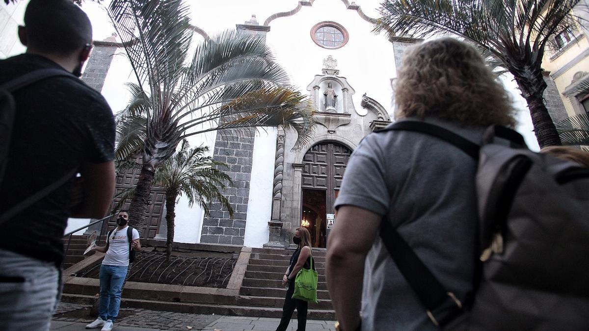 La ruta incluye la visita a la parroquia de San Francisco.