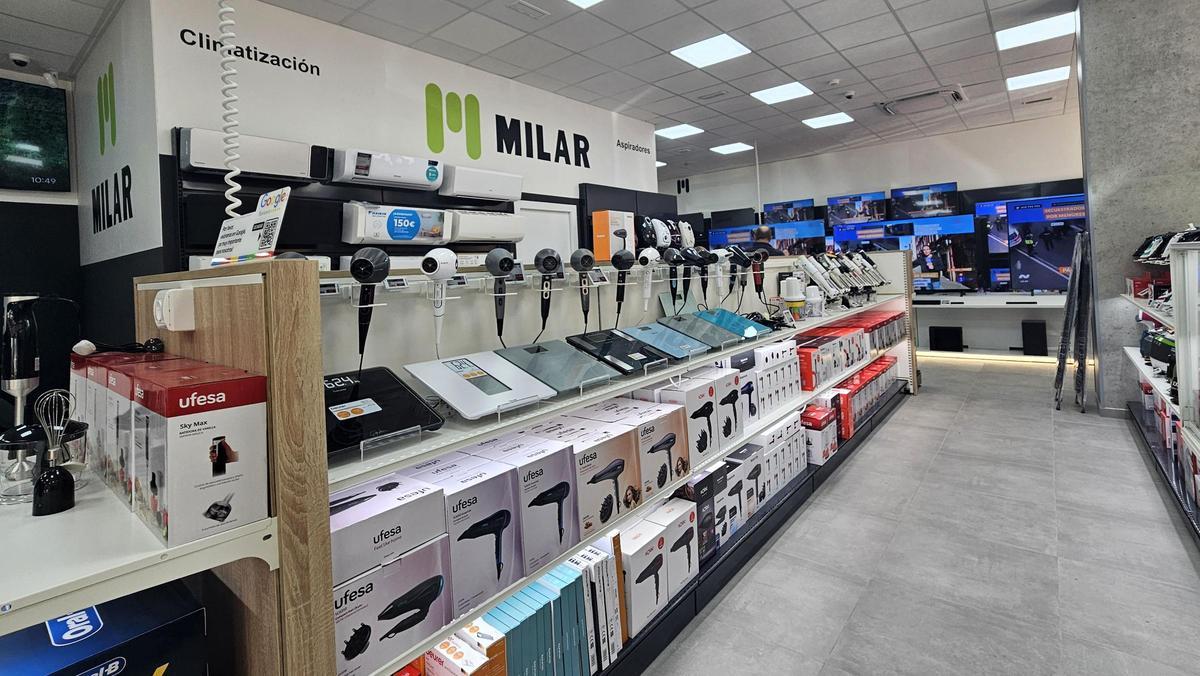 El interior del establecimiento destaca por su extenso catálogo de productos a la vista de los clientes.