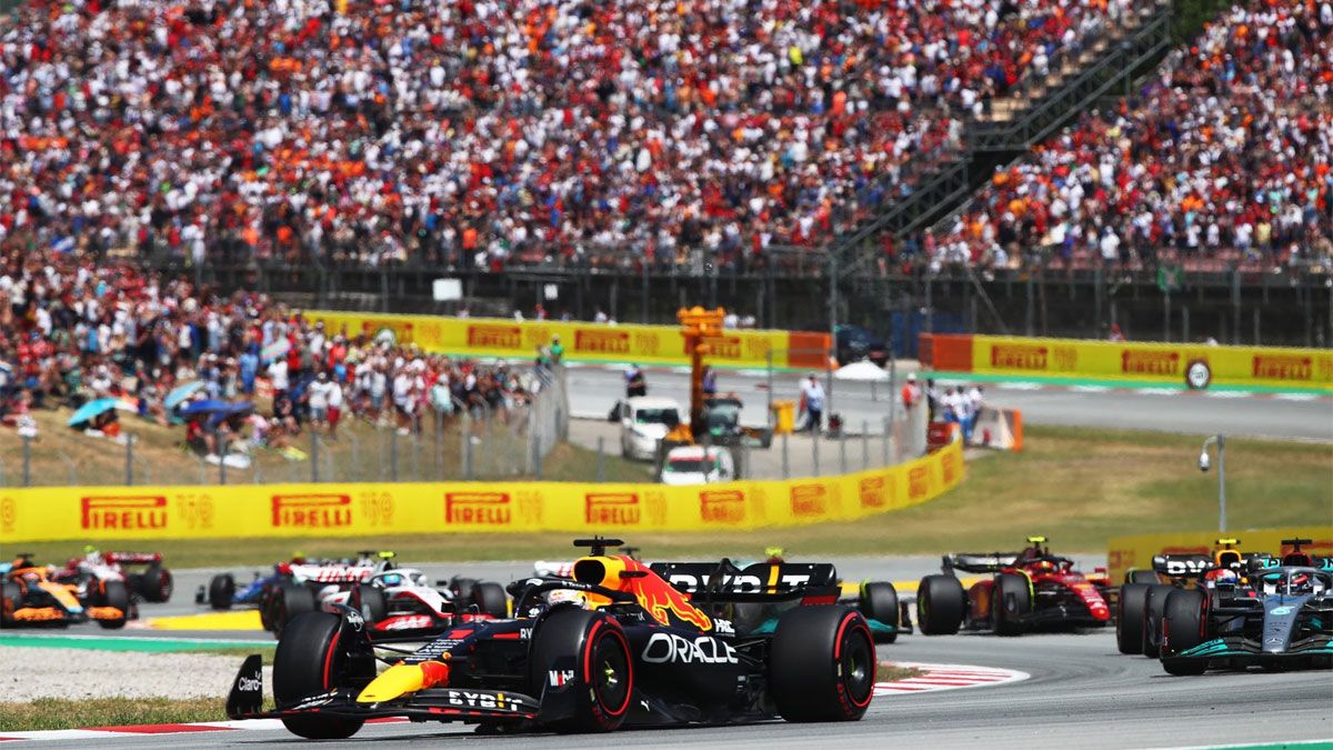 Verstappen, al frente en una 'movida' carrera en Barcelona