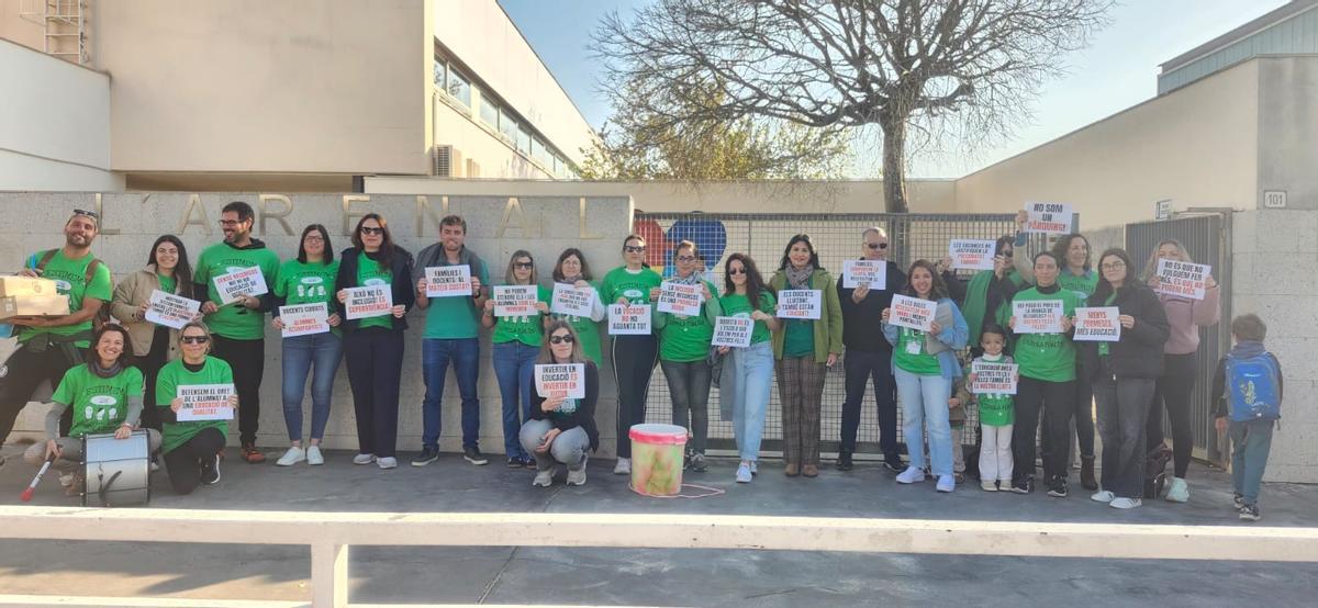 Protesta de los profesores del CEIP L'Arenal de Xàbia.