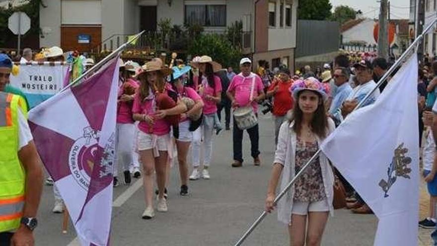 Desfile durante la Festa da Flor 2017 en la localidad lusa de Oiâ. // D.P.