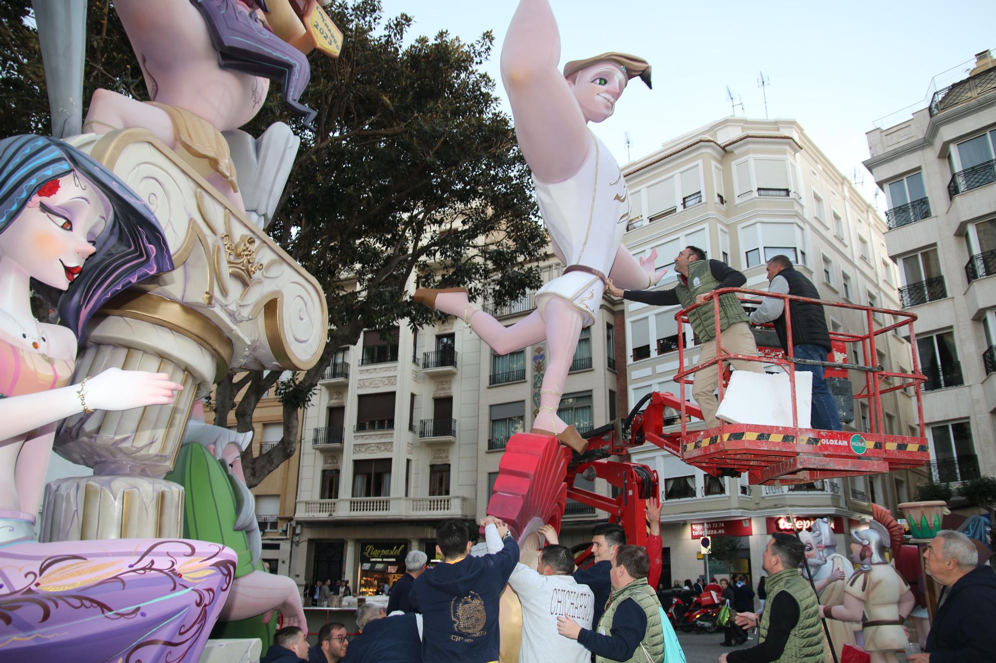 GALERÍA: Multitudinaria 'plantà' para entrar de lleno en las Fallas de Burriana