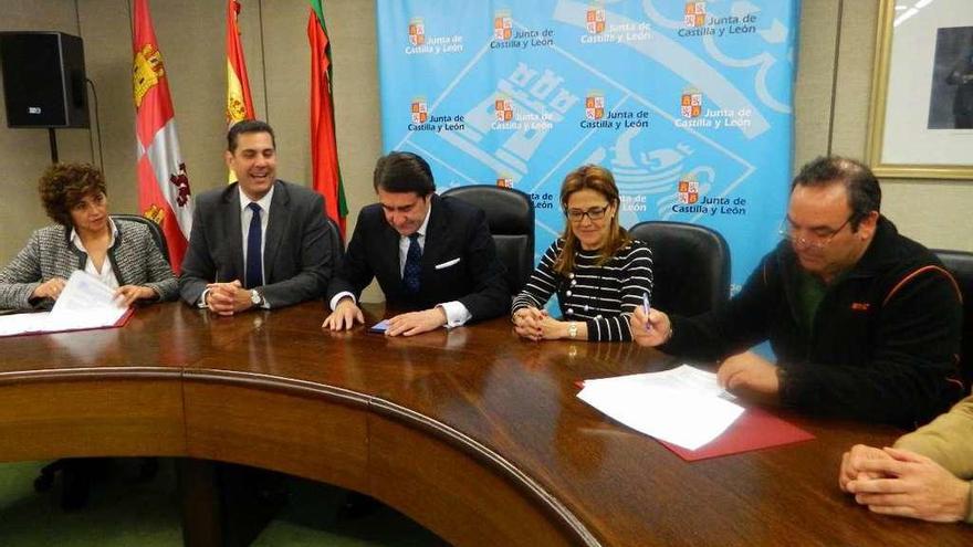 Acto de firma del convenio para la construcción de depuradoras en Moraleja del Vino y Morales de Toro.