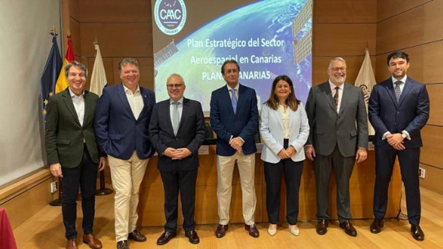 Desde la izquierda, Zoilo Alemán, Francisco Rodríguez, José Cristóbal García, Luis Padrón, Patricia Jiménez, José Luis García y Héctor Ruiz.