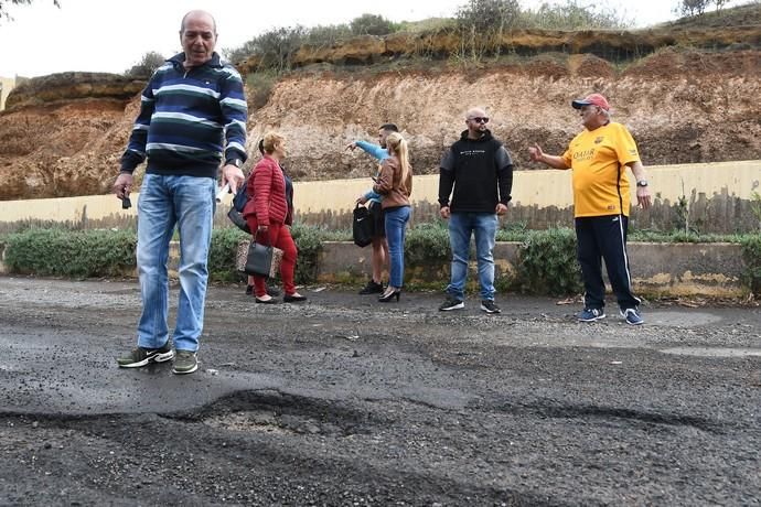 16/02/2019 TELDE. Escape de aguas residuales en Jinamar y mal estado de carreteras y edificios.   Fotografa: YAIZA SOCORRO.