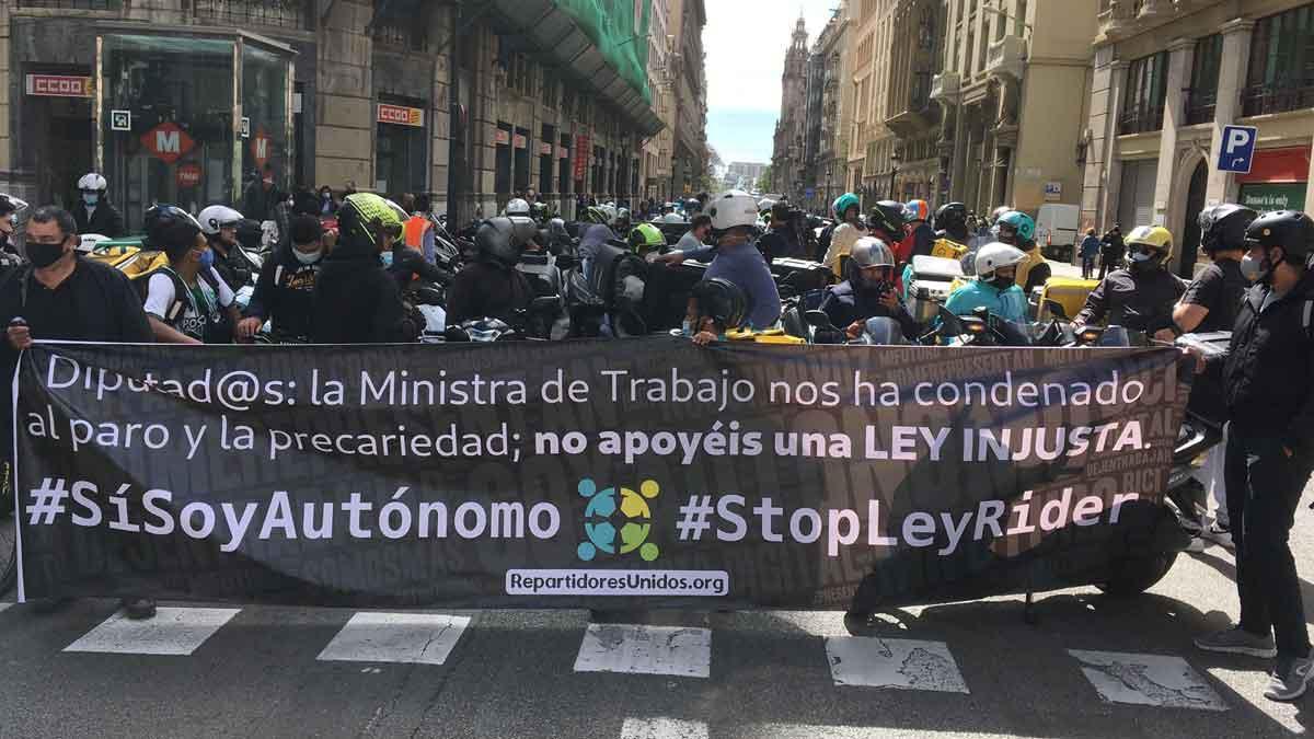 Manifestación en Via Laietana de Barcelona contra la aprobación de la 'ley rider'