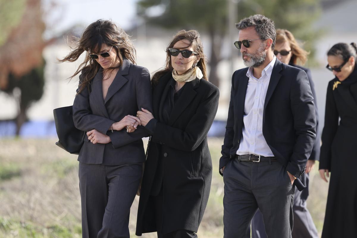 Sara Carbonero, respaldada por su pareja Jota Cabrera y su íntima amiga, Isabel Jiménez