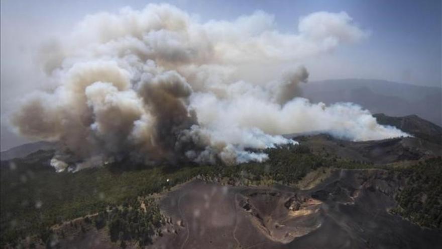 El incendio de La Palma continúa sin control y ya son 2.500 los evacuados