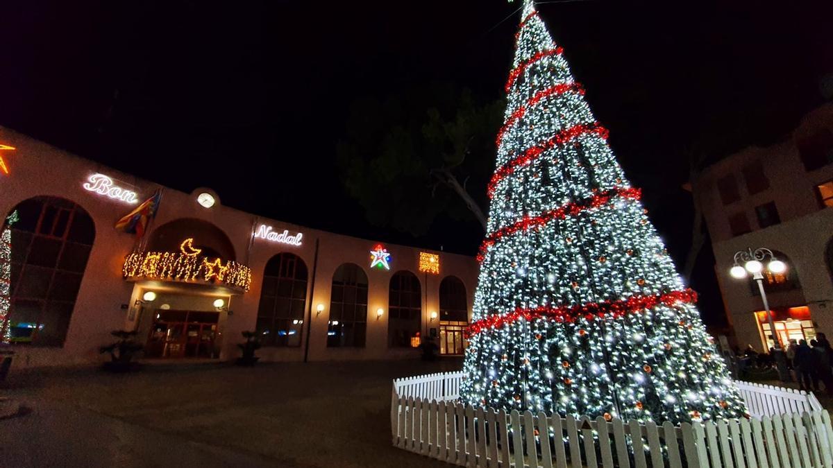 El árbol de Navidad de la Plaça de l&#039;Ajuntament